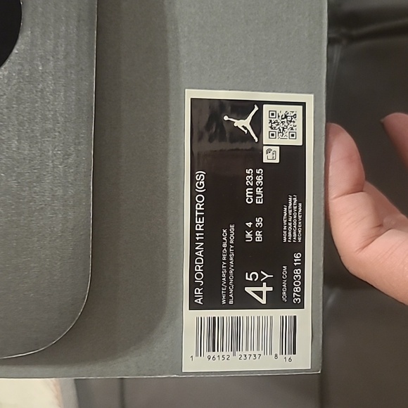 Air Jordan 11 Retro (GS) "Cherrys" - Picture 7 of 7